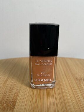 CHANEL Le Vernis Nail Colour Polish 221 Pink Satin Shimmer 13 ml Made in USA